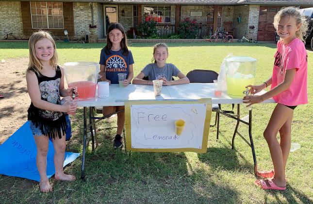 El Reno youngsters setting up a lemonade stand