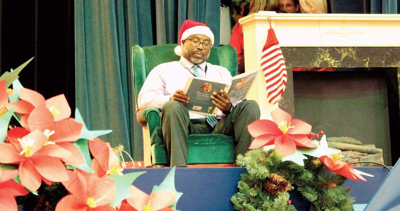 Fred Slaughter reads Twas the Night Before Christmas