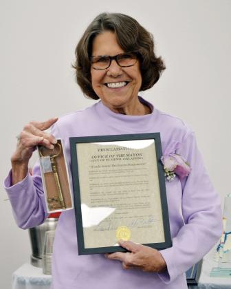 Wanda Armold displays her proclamation and key to the city of El Reno