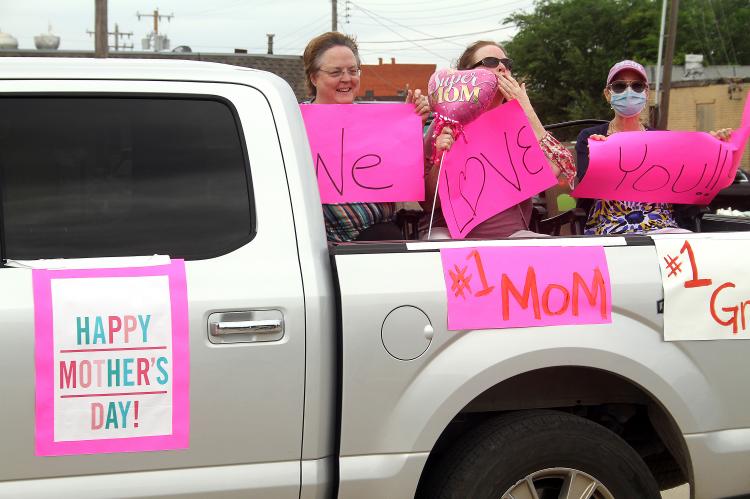 Mother’s Day parade_1