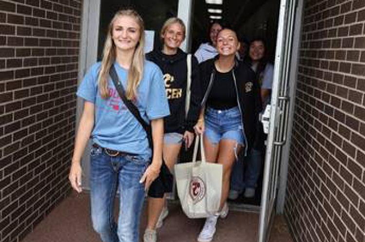 McKenzie Simon leads new students on a tour of the campus during fall orientation